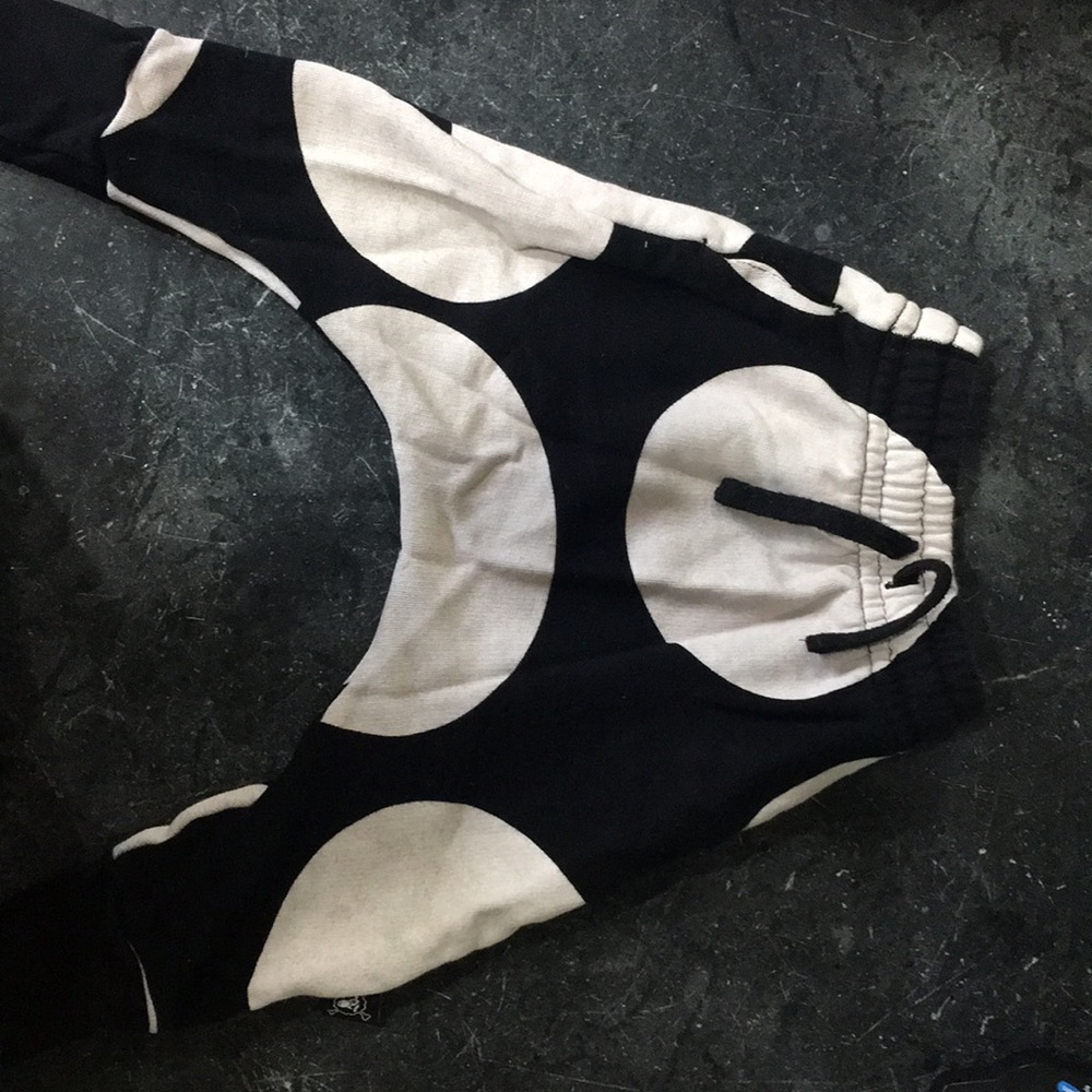 Nununu boys size 12-18 months sweatpants